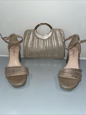 Metallic Gold/Nude Block Heel Sandals with Ankle Strap PLUS Matching Clutch NWOT